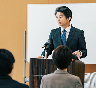安定した収入を得ながら学べる